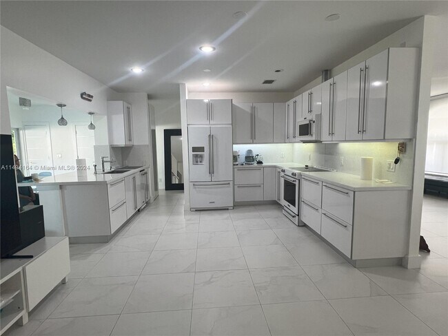 Foto del edificio - 13621 SW 16th St