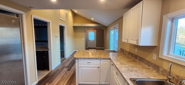 Building Photo - 494 Otterhole Rd