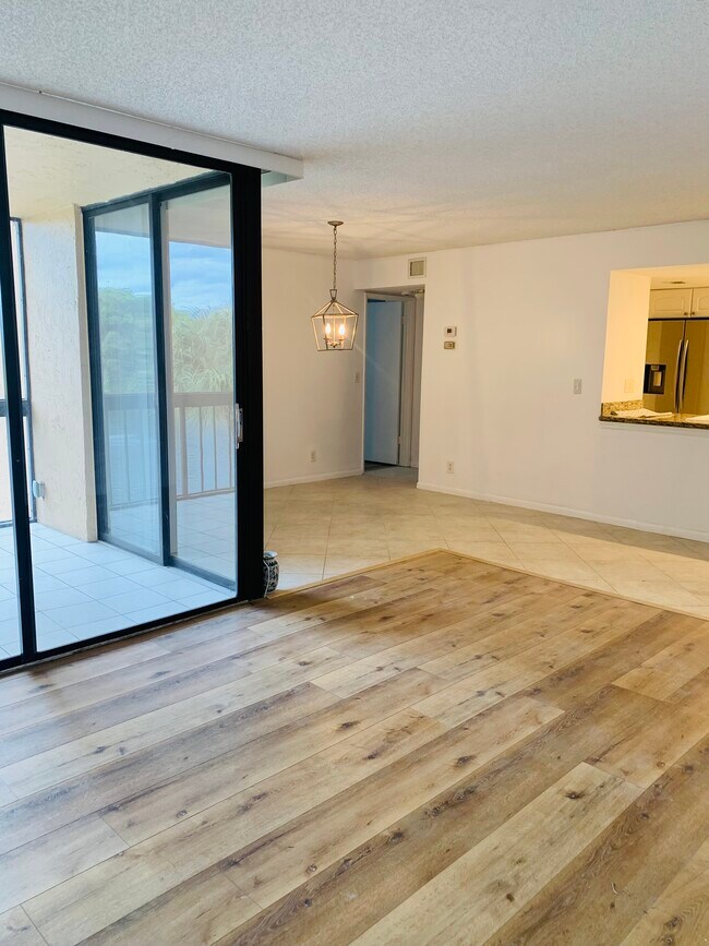 Comedor con vistas al lago - 950 Egret Cir