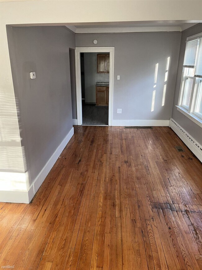Building Photo - 2 br, 1 bath Duplex - 12533 E Outer Dr # 1