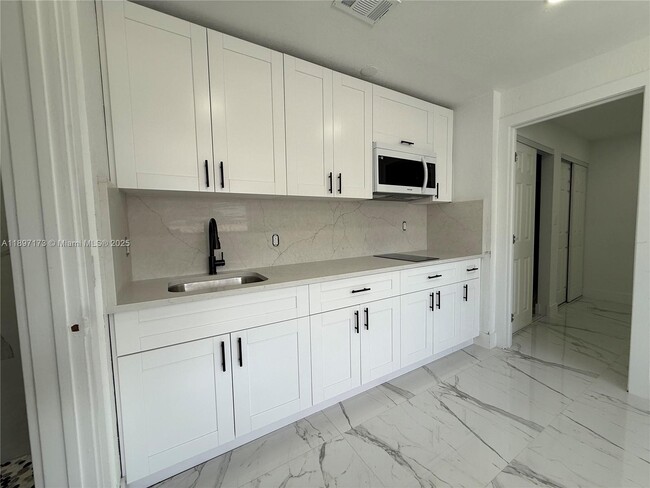 Foto del edificio - 9824 SW 26th Terrace