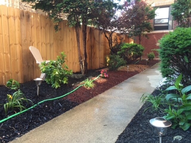 Foto del edificio - 3066 E 79th St