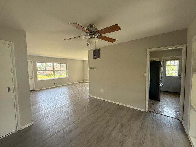 Building Photo - Charming Parkville Single Family Home with...