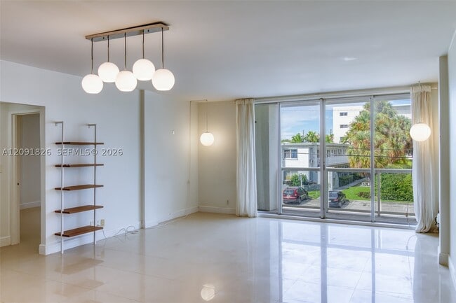Building Photo - 9381 E Bay Harbor Dr