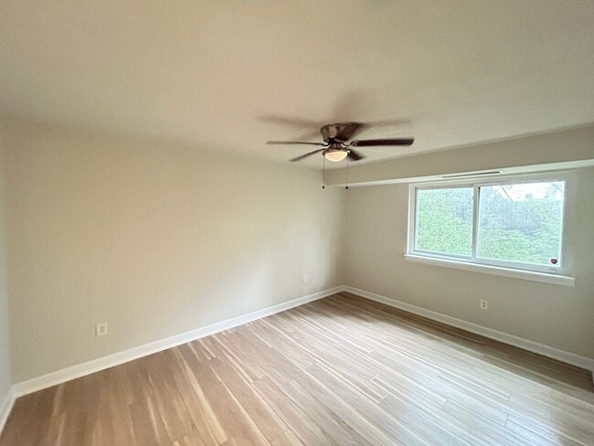 Building Photo - Renovated 1 bdrm, 1 bath Apt
