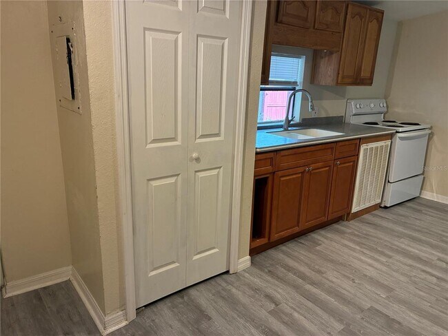 Foto del edificio - 2621 Island Oaks W