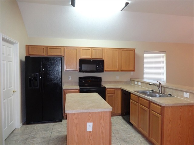 Foto del edificio - 9812 Sparrow Hawk Ln