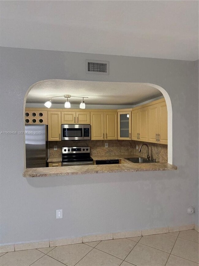 Foto del edificio - 7542 NW 175th St