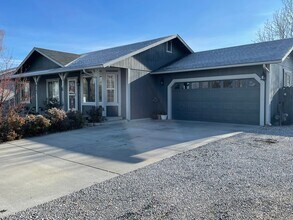 Building Photo - 816 Alena Way