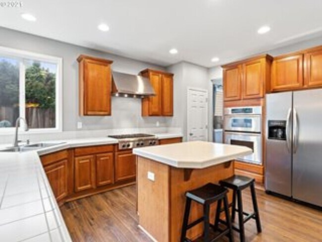 Building Photo - Happy Valley 4 Bedroom Home