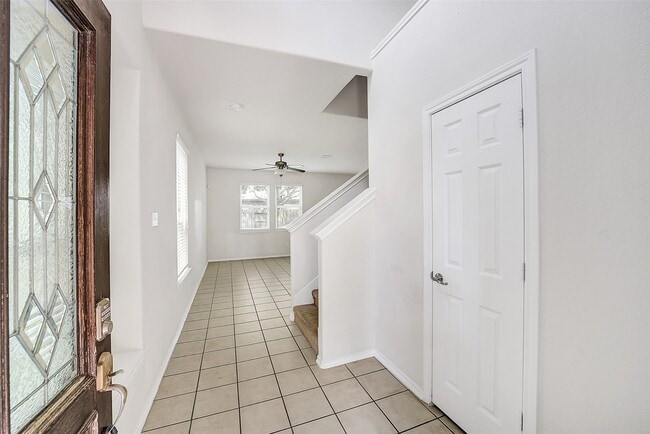 Foto del edificio - 6419 Calgary Woods Ln