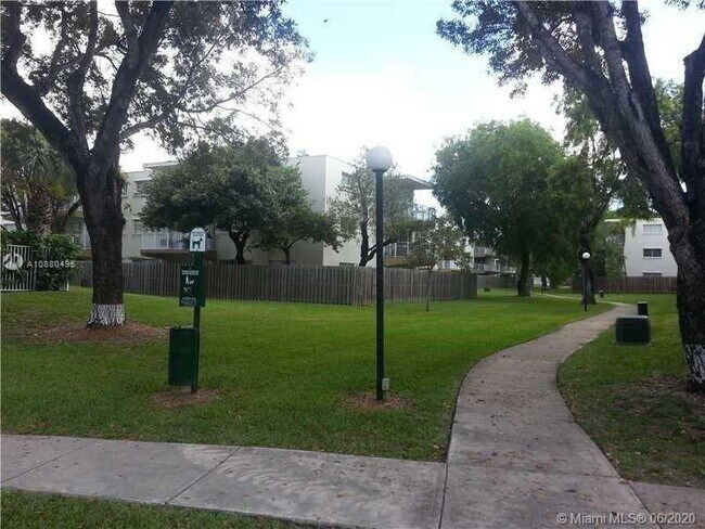 Foto del edificio - 7725 SW 88th St