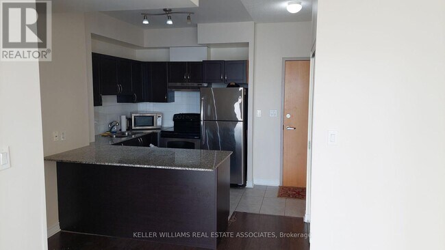 Photo du bâtiment - 3865-3865 Lake Shore Blvd W