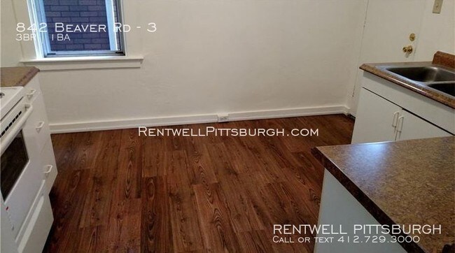 Foto del edificio - 842 Beaver Rd