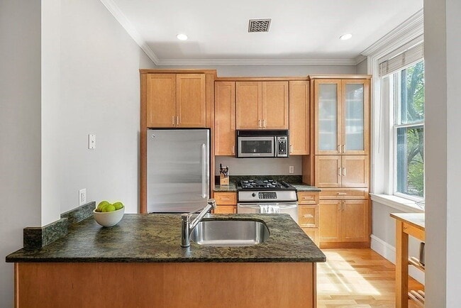 Photo - "Charming 2-Bed Oasis in the Heart of Boston's South End – Spacious 765 Sq Ft!" Apartment