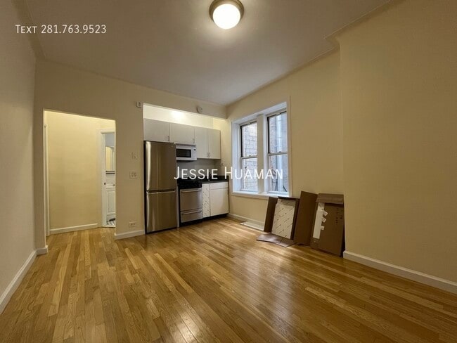 Building Photo - 117 W 13th St