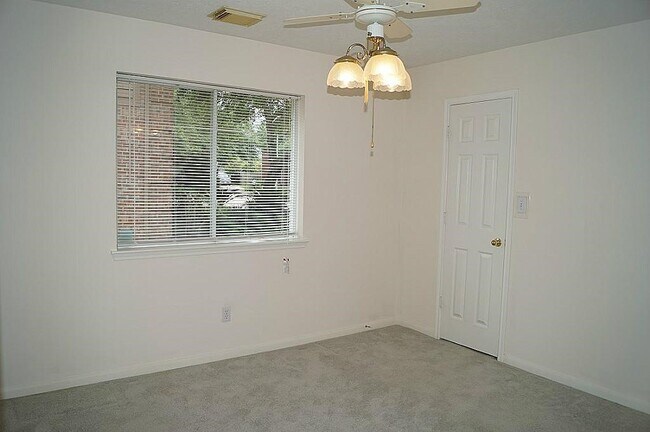 Foto del edificio - 2711 Aspen Ln