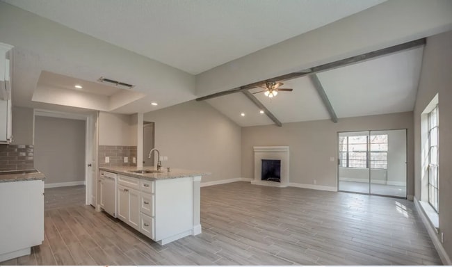 Beautiful, remodeled home - 2311 Blackhaw Ct House
