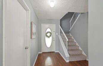 Building Photo - 3210 Pebble Lake Dr