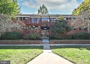 Building Photo - 2700 Dartmouth Rd