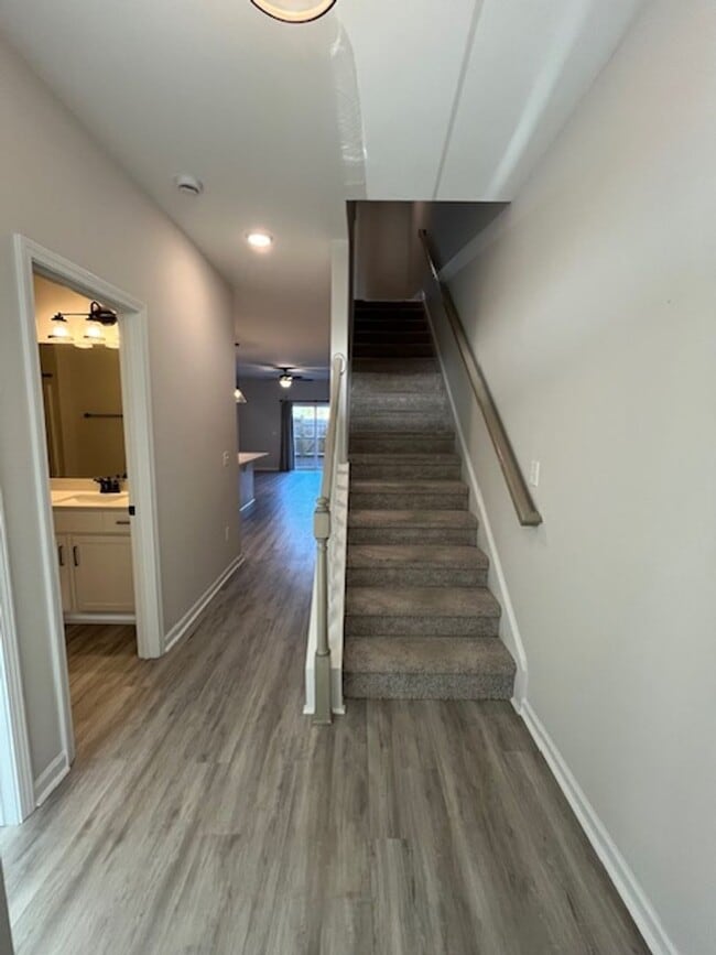 Building Photo - Stunning townhouse located in the heart of...