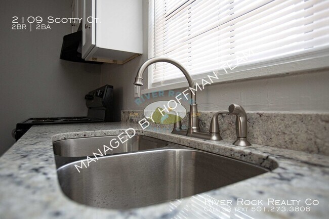 Building Photo - Scotty Ct Duplex - Lease Pending