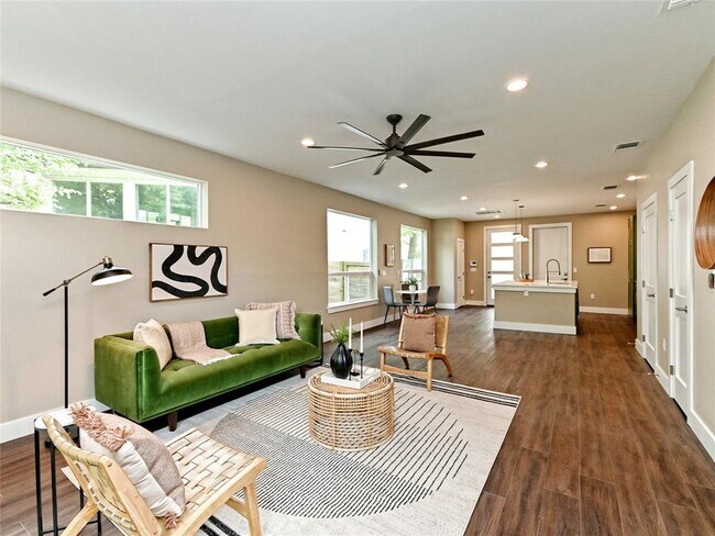 Building Photo - 1202 Cometa St