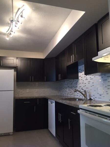 Foto del edificio - 4216 Inverrary Blvd