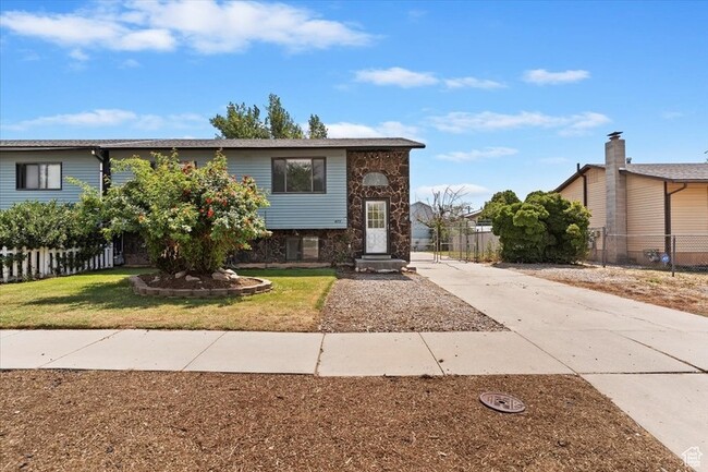 Building Photo - 475 W 2400 S