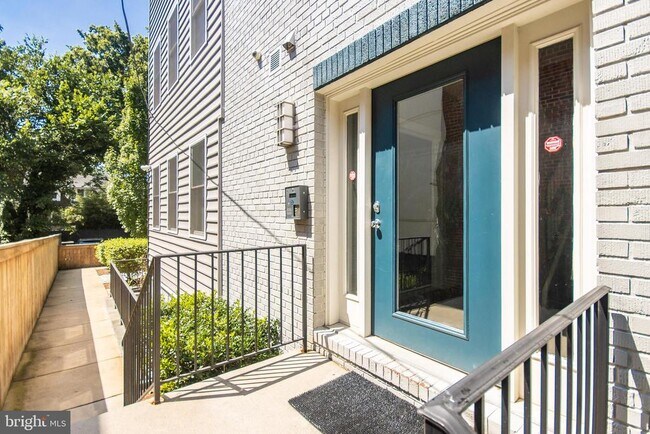 Foto del edificio - 1340 Nicholson St NW