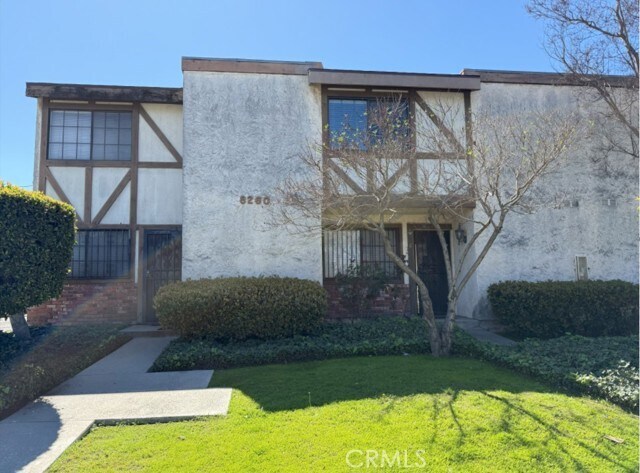 Foto principal - 8260 Rush St