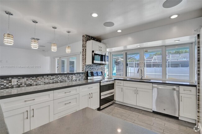 Building Photo - 9240 SW 54th St