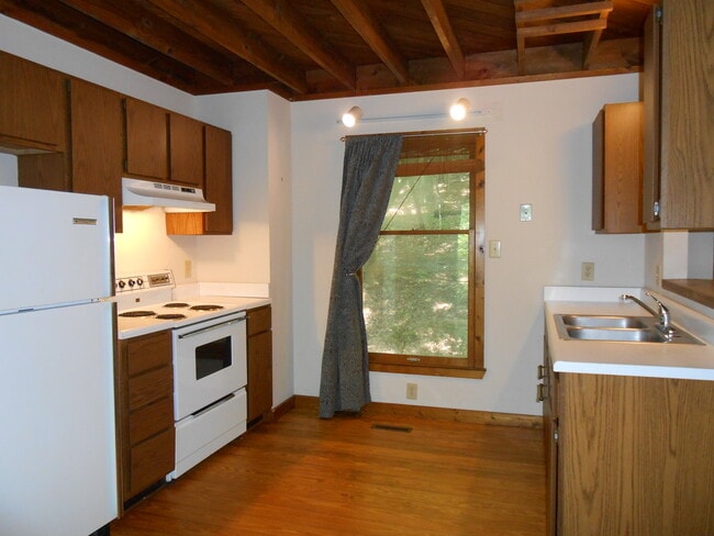 Building Photo - 96 Woodside Trl