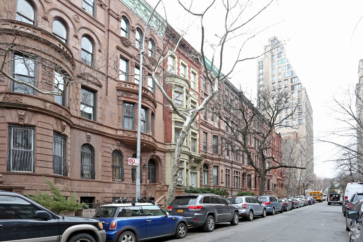 Building Photo - 35 W 88th St