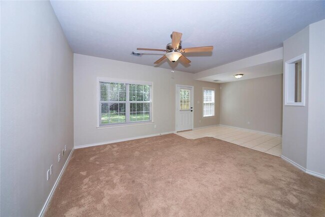 Building Photo - 98 Artesian Way