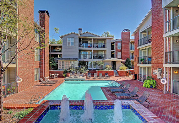 Sparkling Pool & Fountains - Lincoln Park Apartments