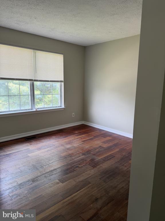 Building Photo - 706 Woodbridge Center Way