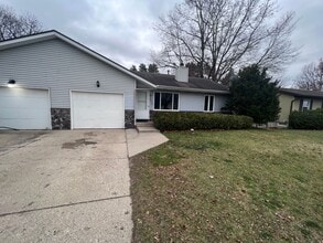 Building Photo - 6770 Pleasantview St NE