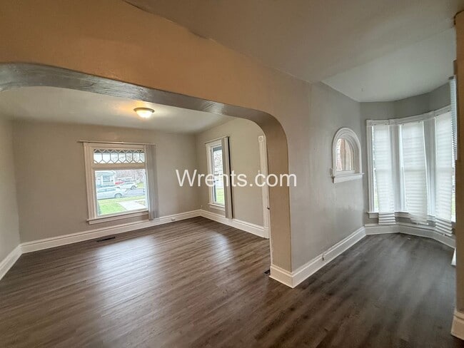 Building Photo - 301 E Nora Ave