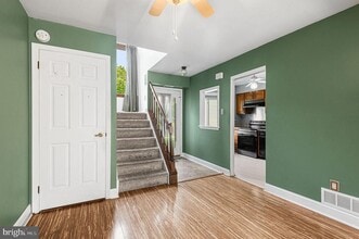 Building Photo - 303 Milford Ct