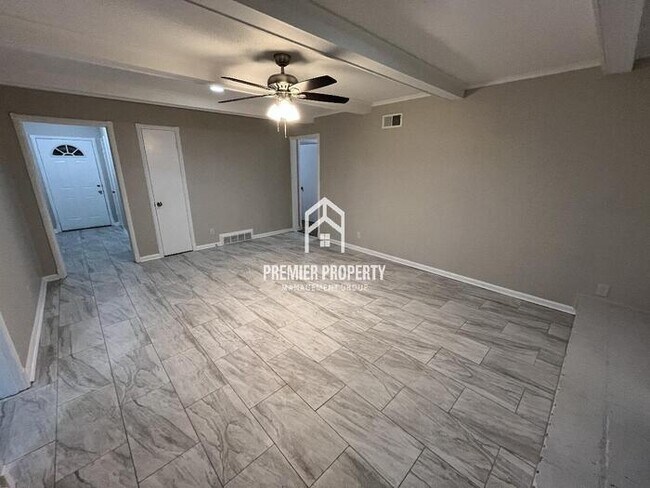 Building Photo - 4975 Fairbrook - $500 OFF FIRST MONTH'S RENT!