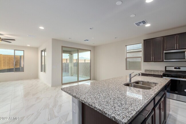 Foto del edificio - 6739 W Allen St