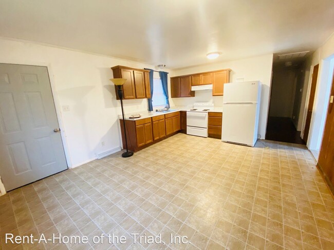 Building Photo - 3 br, 1.5 bath House - 3 Carpenter Court