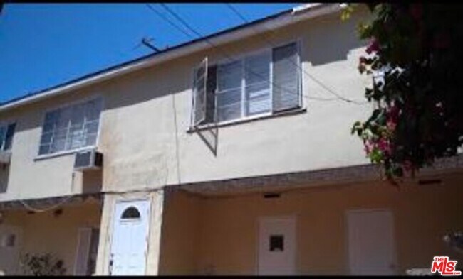 Building Photo - 137 S Rexford Dr