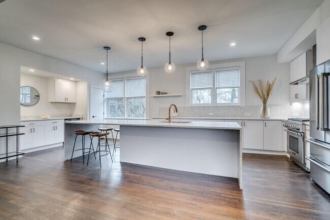 Foto del edificio - 120 Peachtree Memorial Dr NW