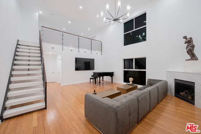 Foto del edificio - 7062 Hawthorn Ave