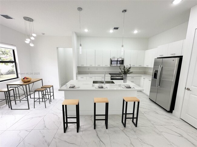 Foto del edificio - 17394 SW 46th St