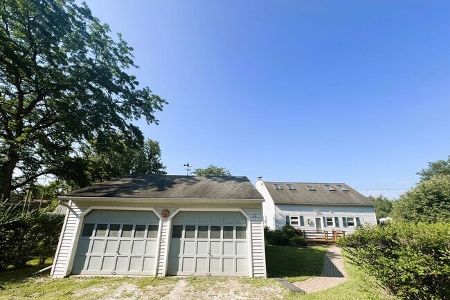 Building Photo - Serene Lake House Rental - NEWLY REDUCED P...