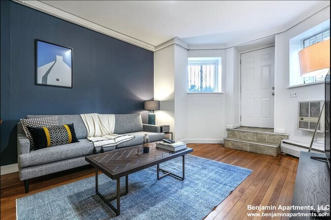 Building Photo - 511 Beacon St