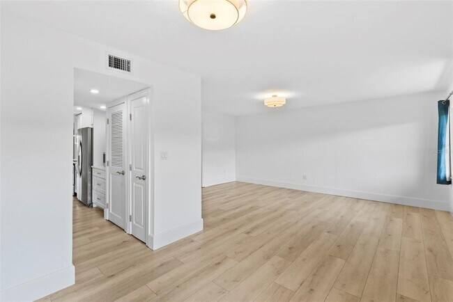 Foto del edificio - 4920 Locust St NE